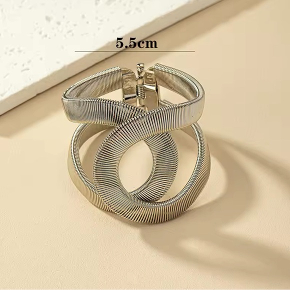 Luxe Silver Sculptural European luxury design - Vintage Chic Statement Bracelet - Picture 6 of 7